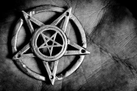 Die Geschichte der Wicca Religion - Wie bei vielen Dingen in der Geschichte gibt es auch bezüglich der Anfänge der Wicca-Religion unterschiedliche Auffassungen.